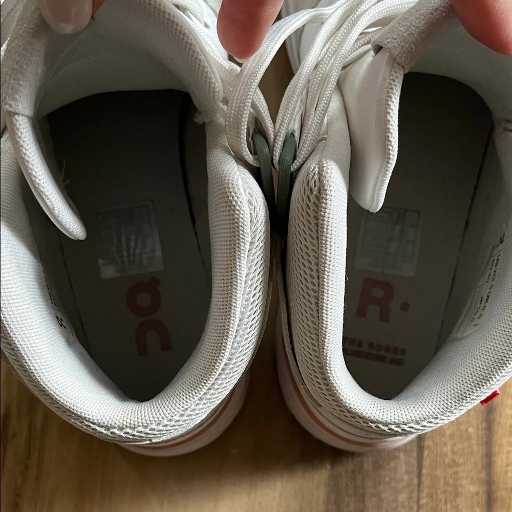 On‎ Cloud The Roger White High-Top Sneakers Women’s 8.5 EUC